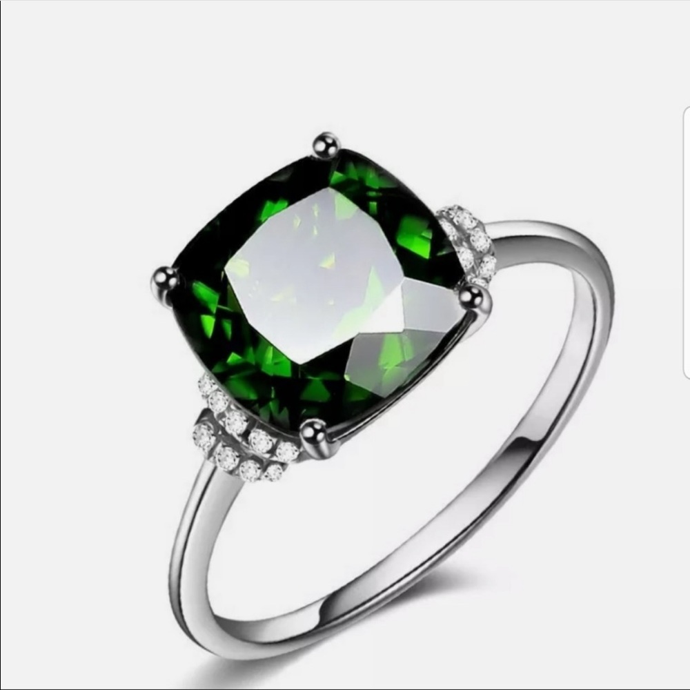 Adorable sterling silver and white sapphire ring - Picture 1 of 4